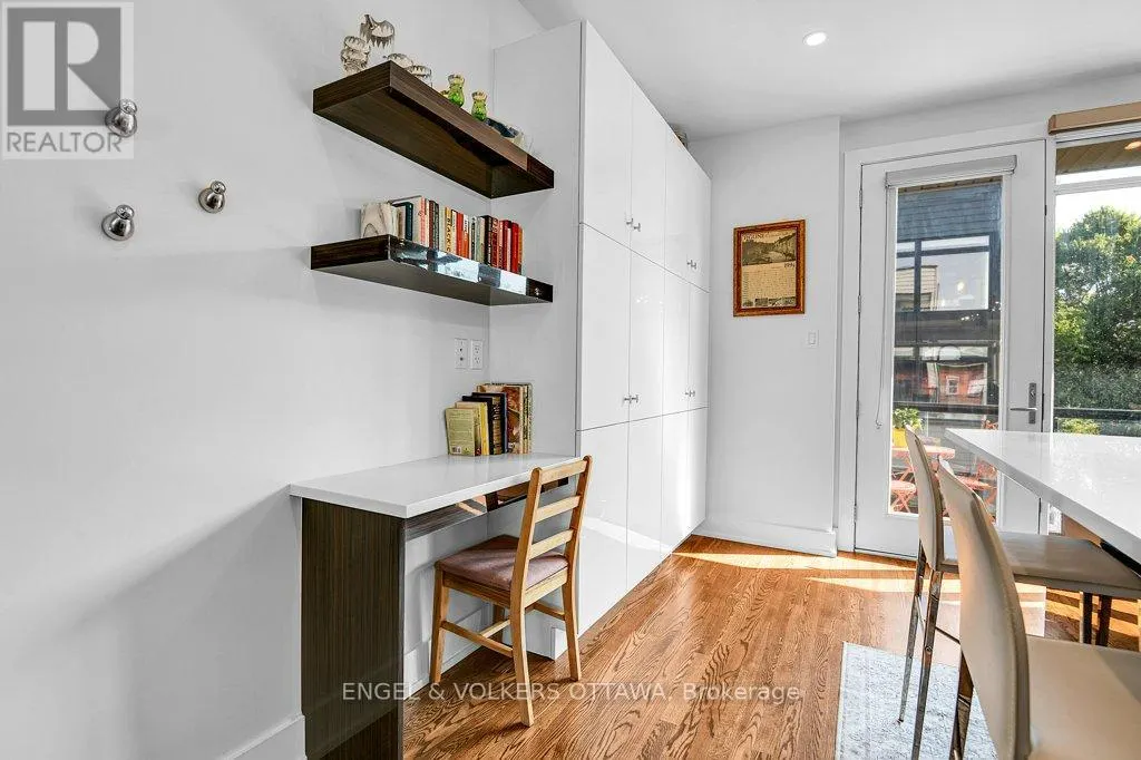 353E BOOTH STREET