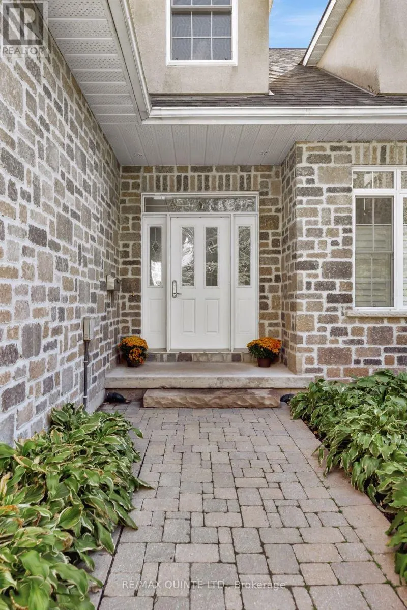 24 GRACEFIELD LANE