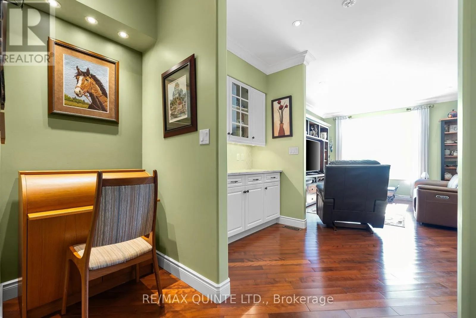 24 GRACEFIELD LANE