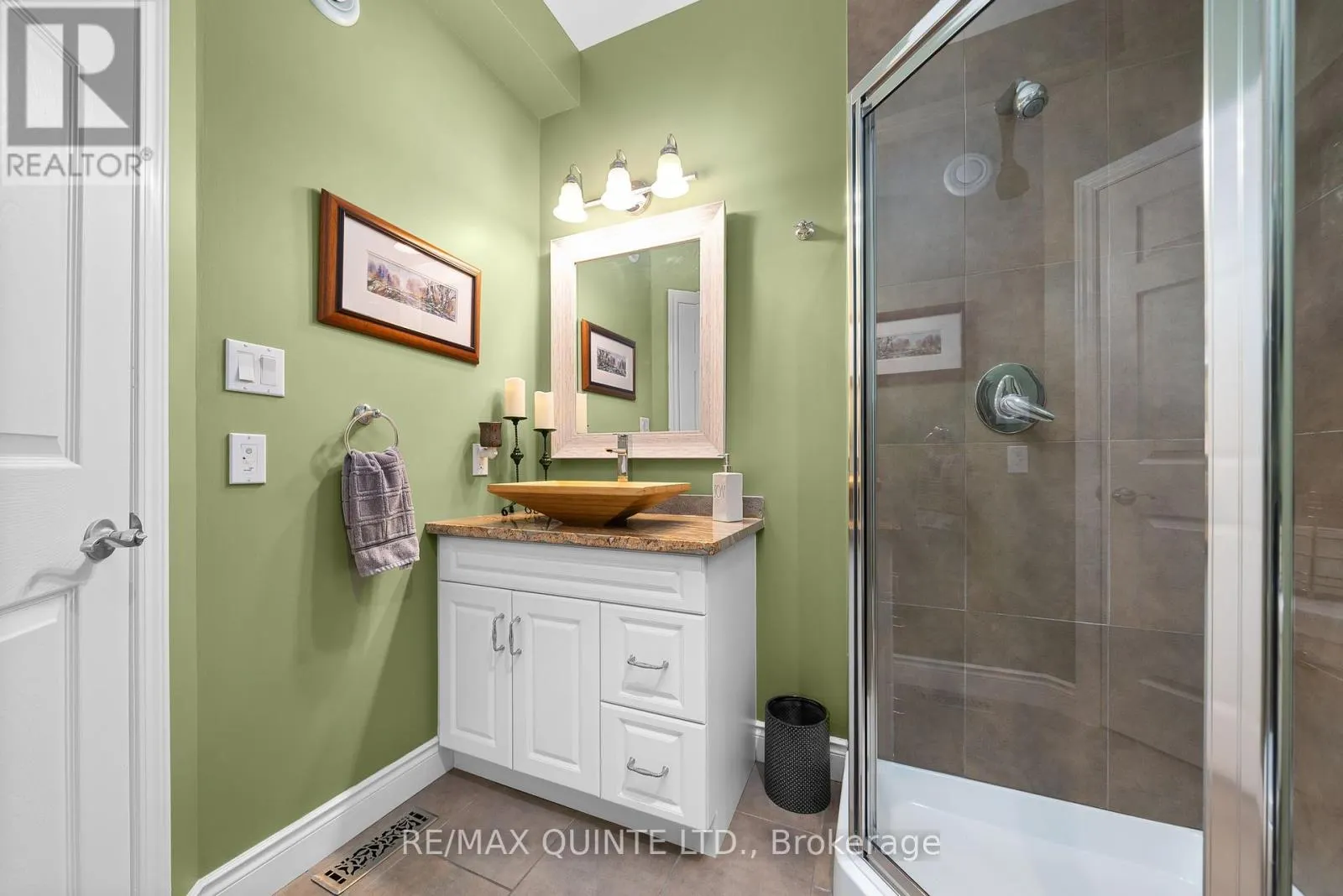 24 GRACEFIELD LANE