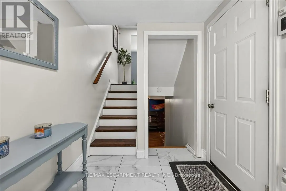 F8 - 500 STONE CHURCH ROAD W
