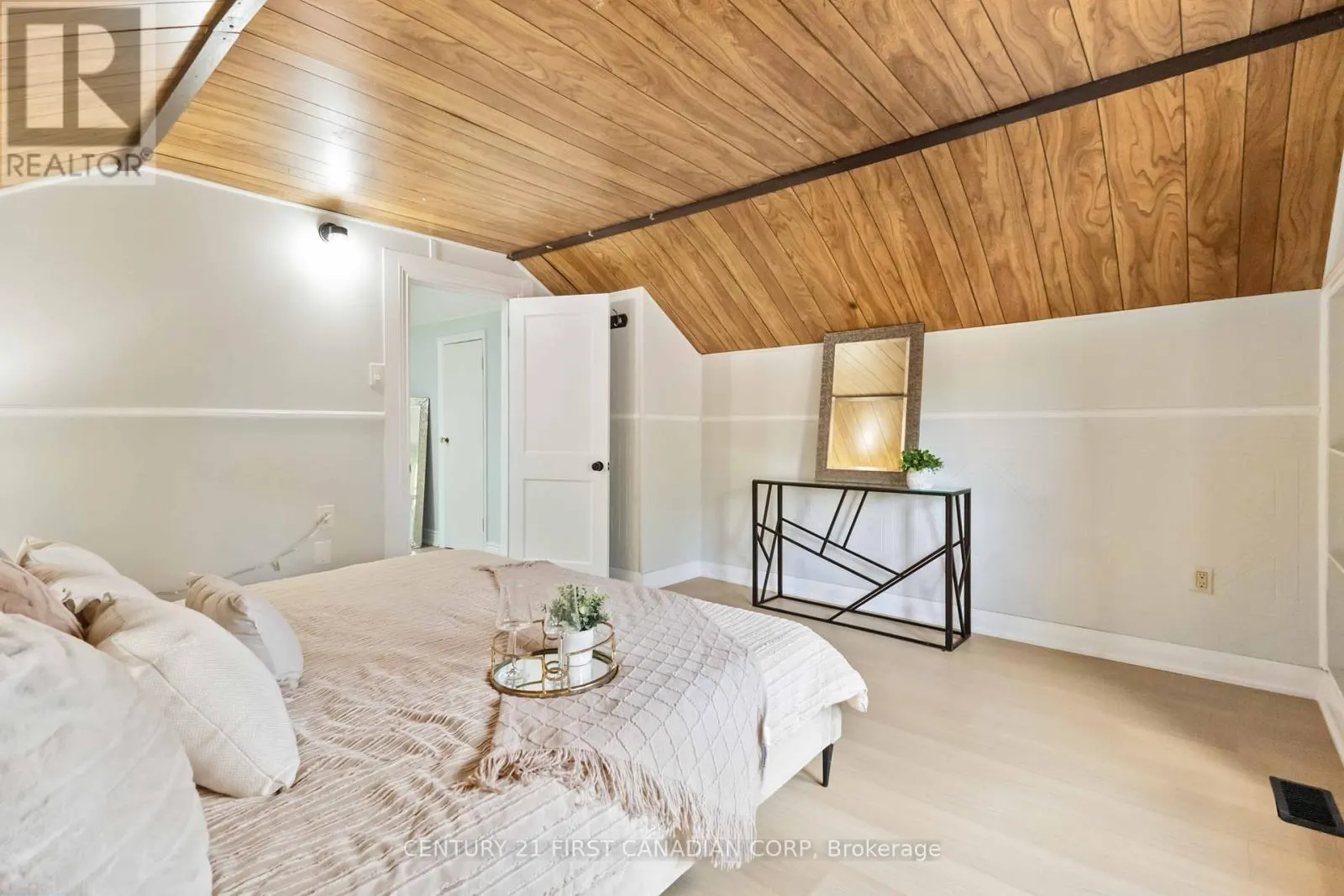 122 WINDSOR CRESCENT