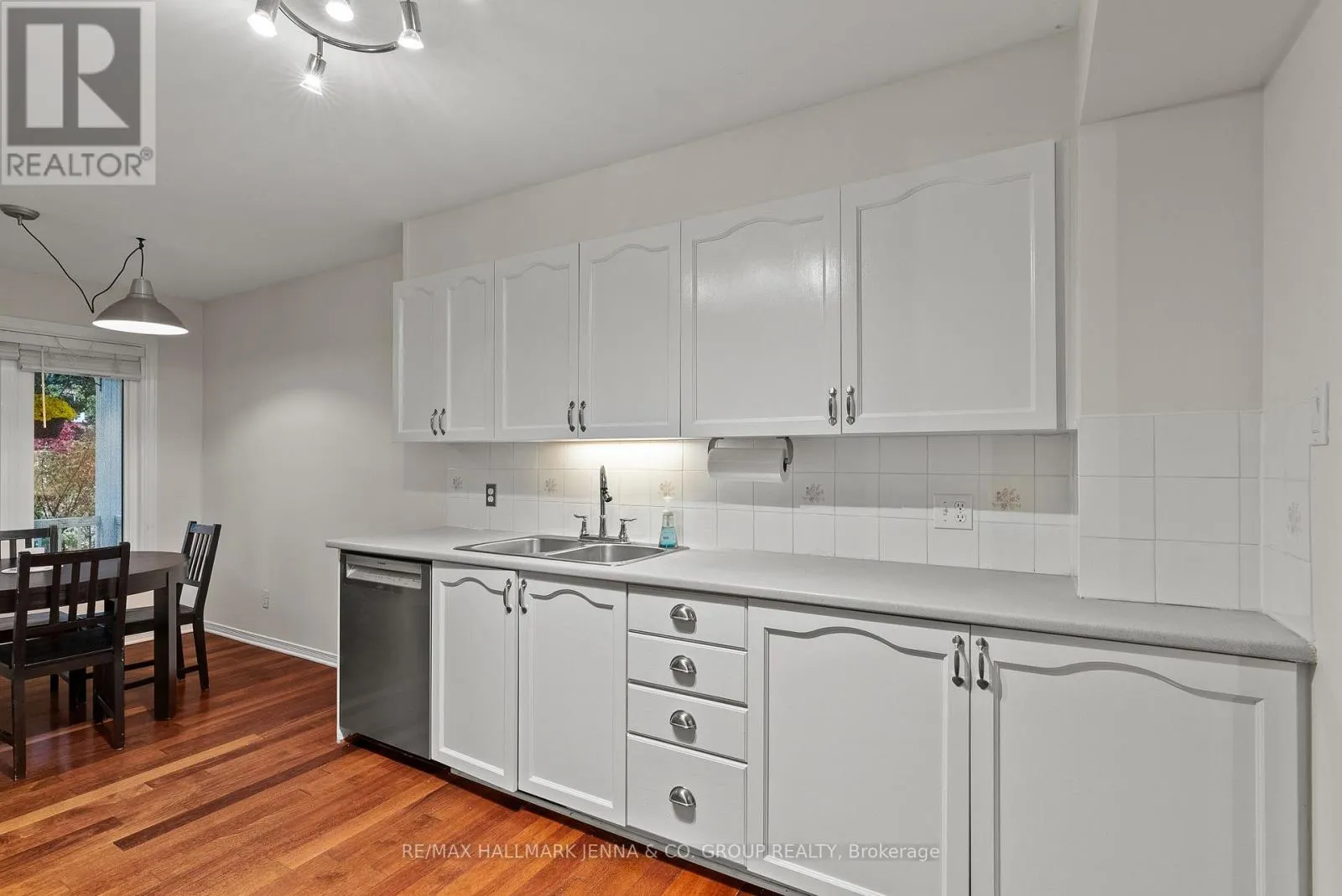 364 STONEWAY DRIVE