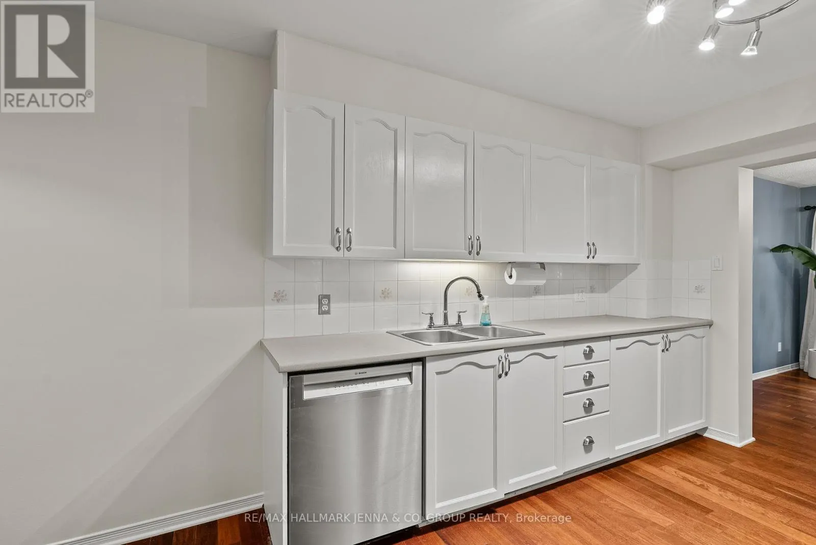 364 STONEWAY DRIVE