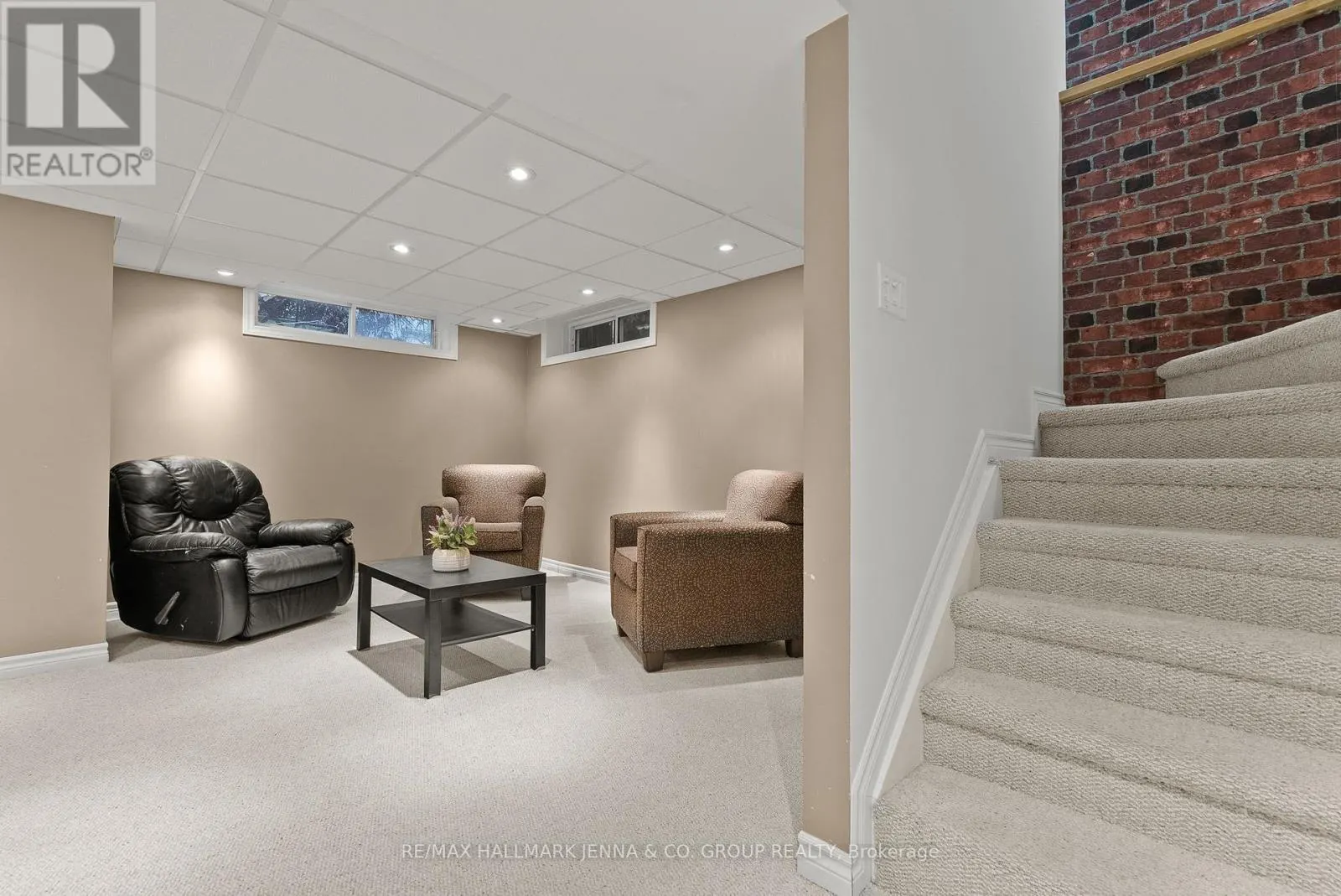 364 STONEWAY DRIVE
