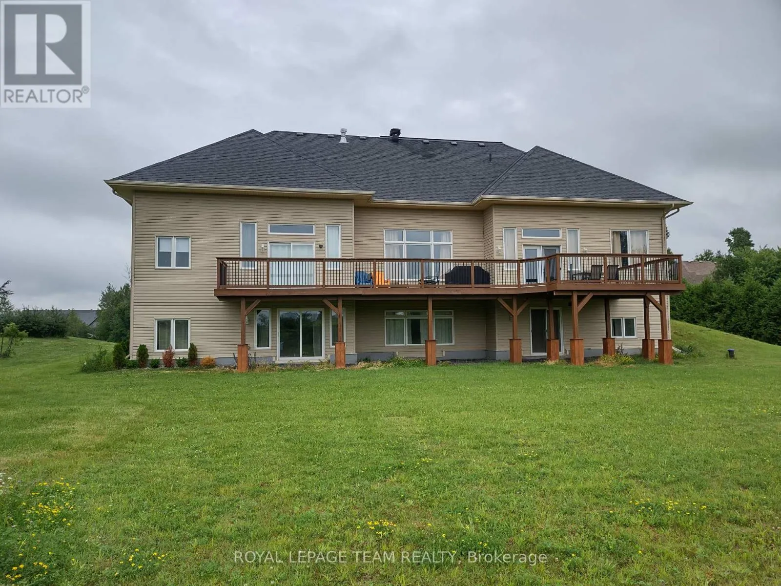 195 STONEWOOD DRIVE