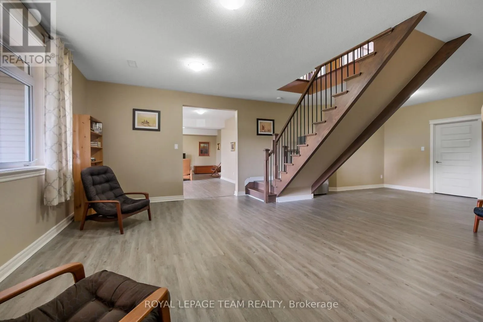 195 STONEWOOD DRIVE