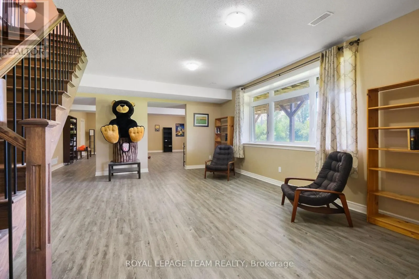 195 STONEWOOD DRIVE