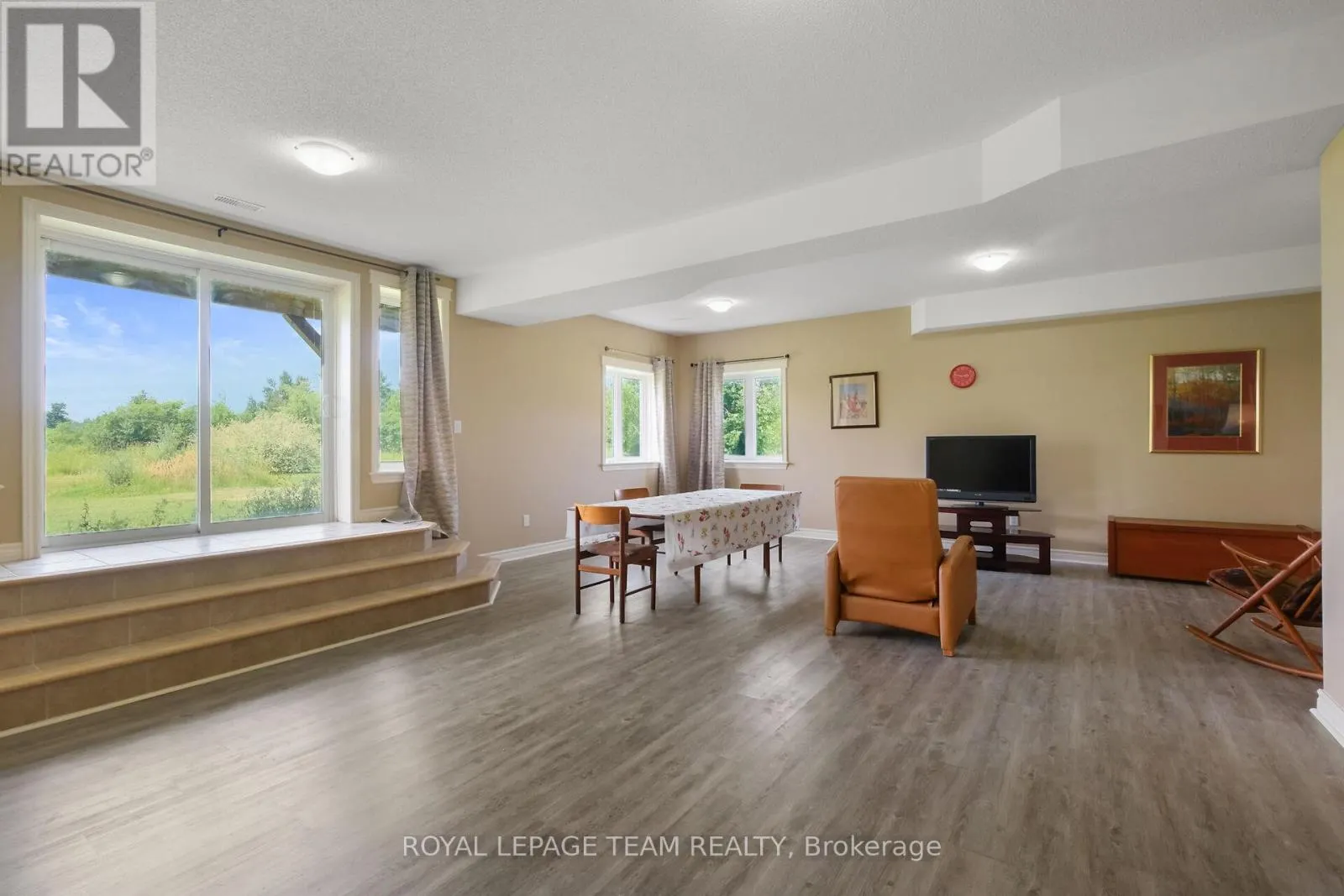 195 STONEWOOD DRIVE