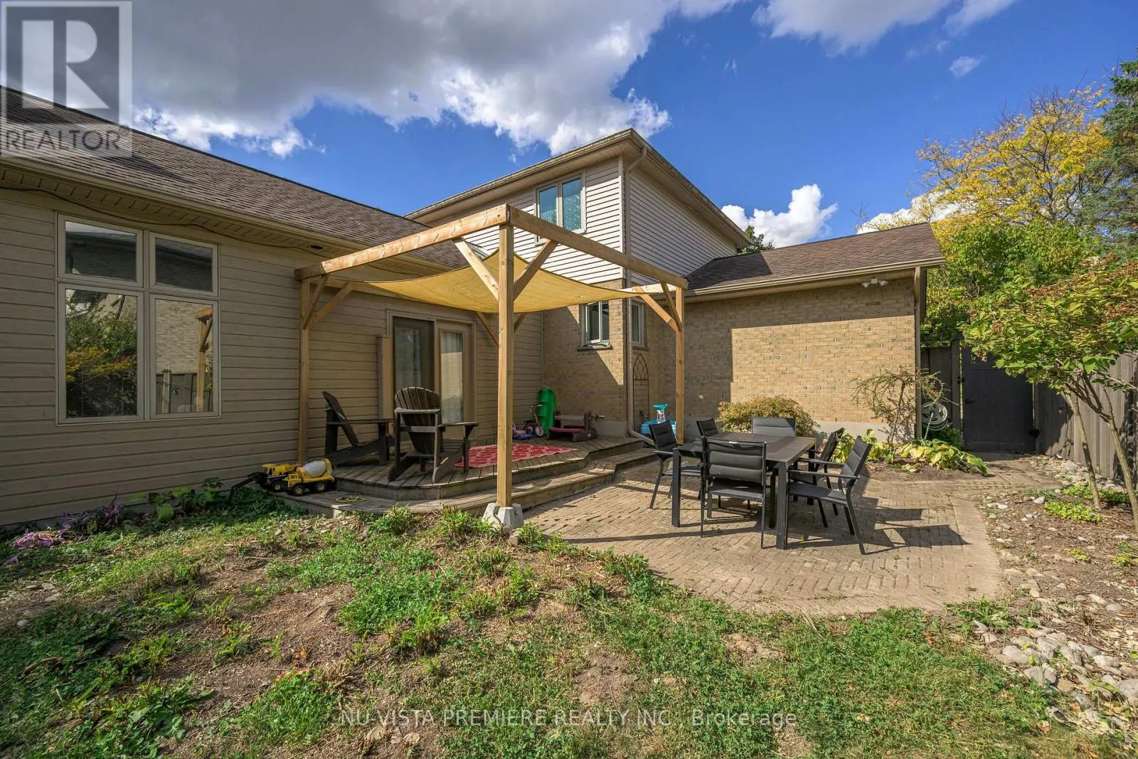 237 CASTLEGROVE BOULEVARD