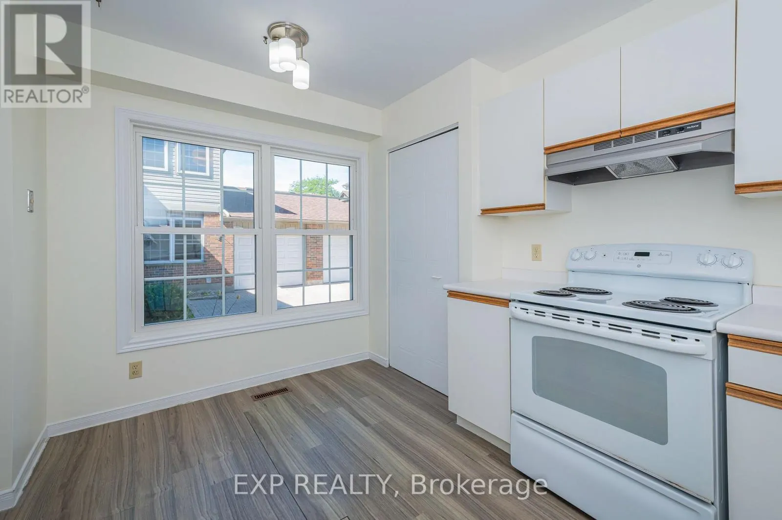 8 - 250 KEATS WAY