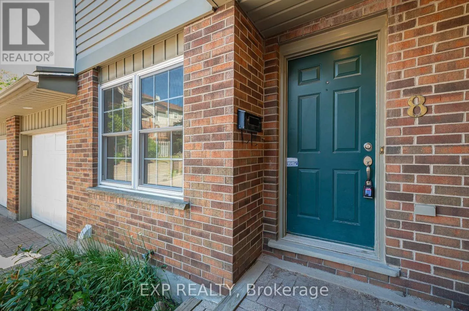 8 - 250 KEATS WAY