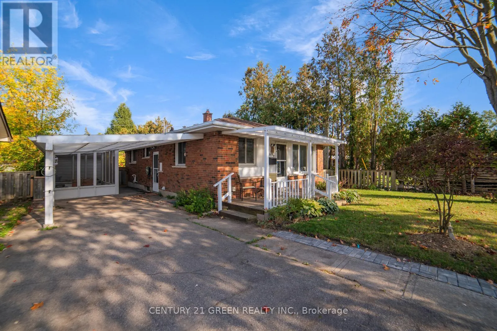 1676 HOLLEY CRESCENT