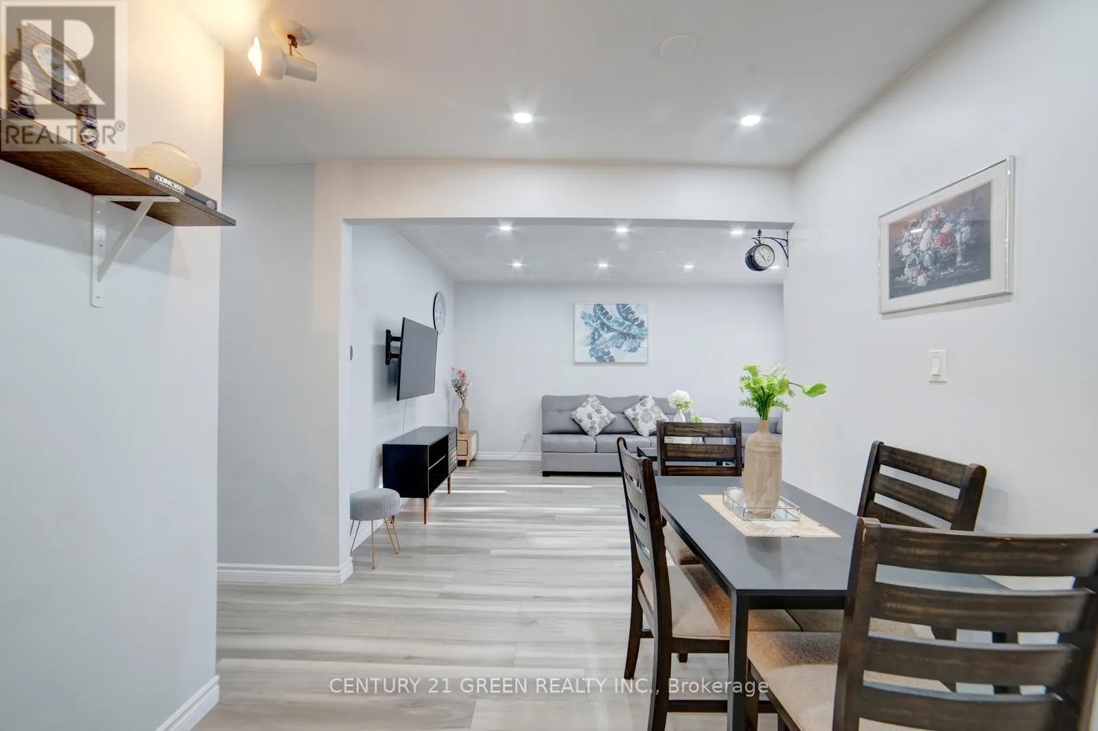 1676 HOLLEY CRESCENT