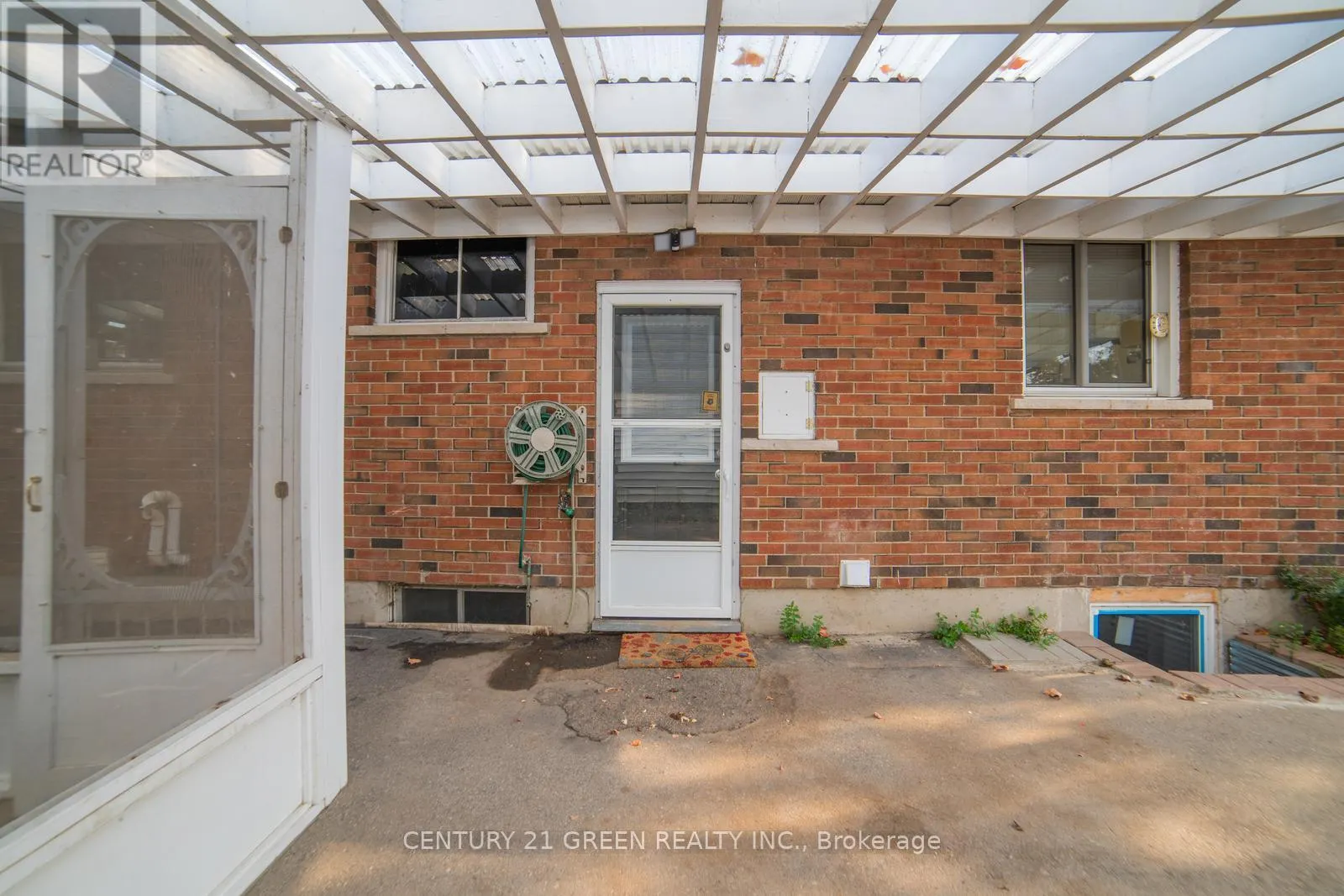 1676 HOLLEY CRESCENT