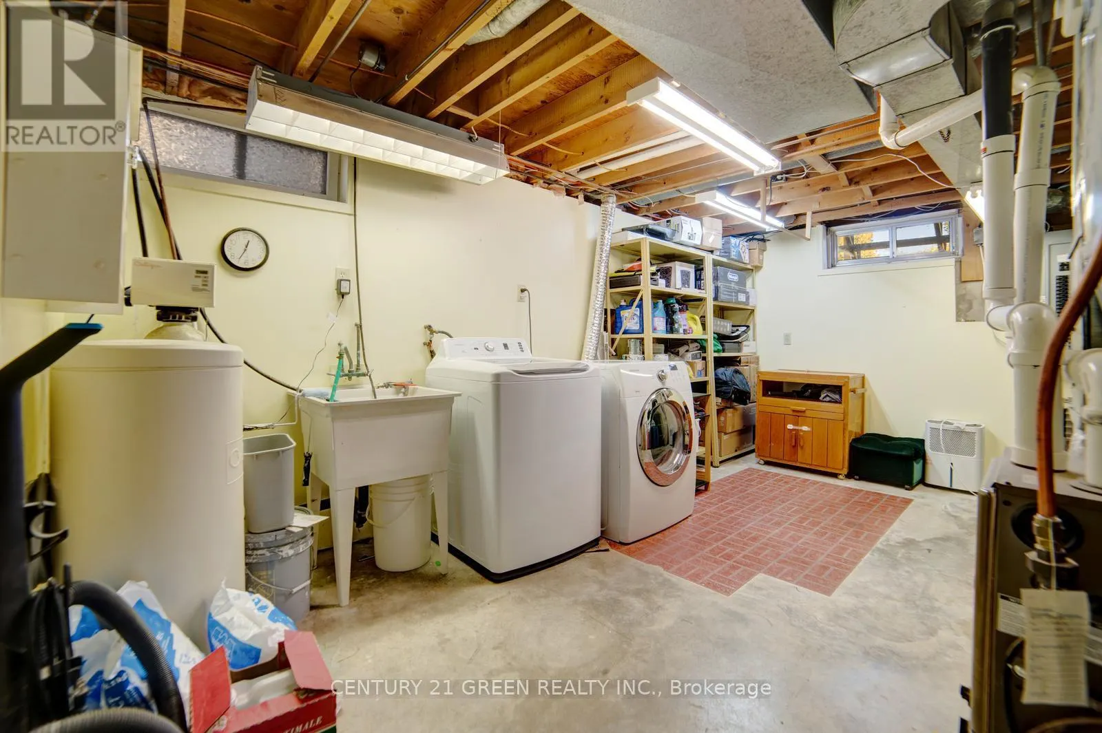 1676 HOLLEY CRESCENT