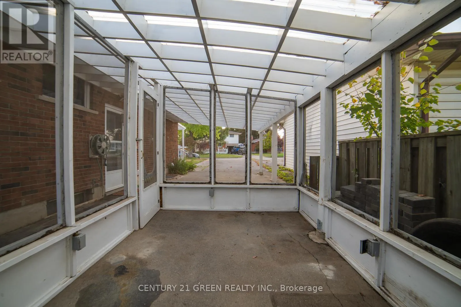 1676 HOLLEY CRESCENT