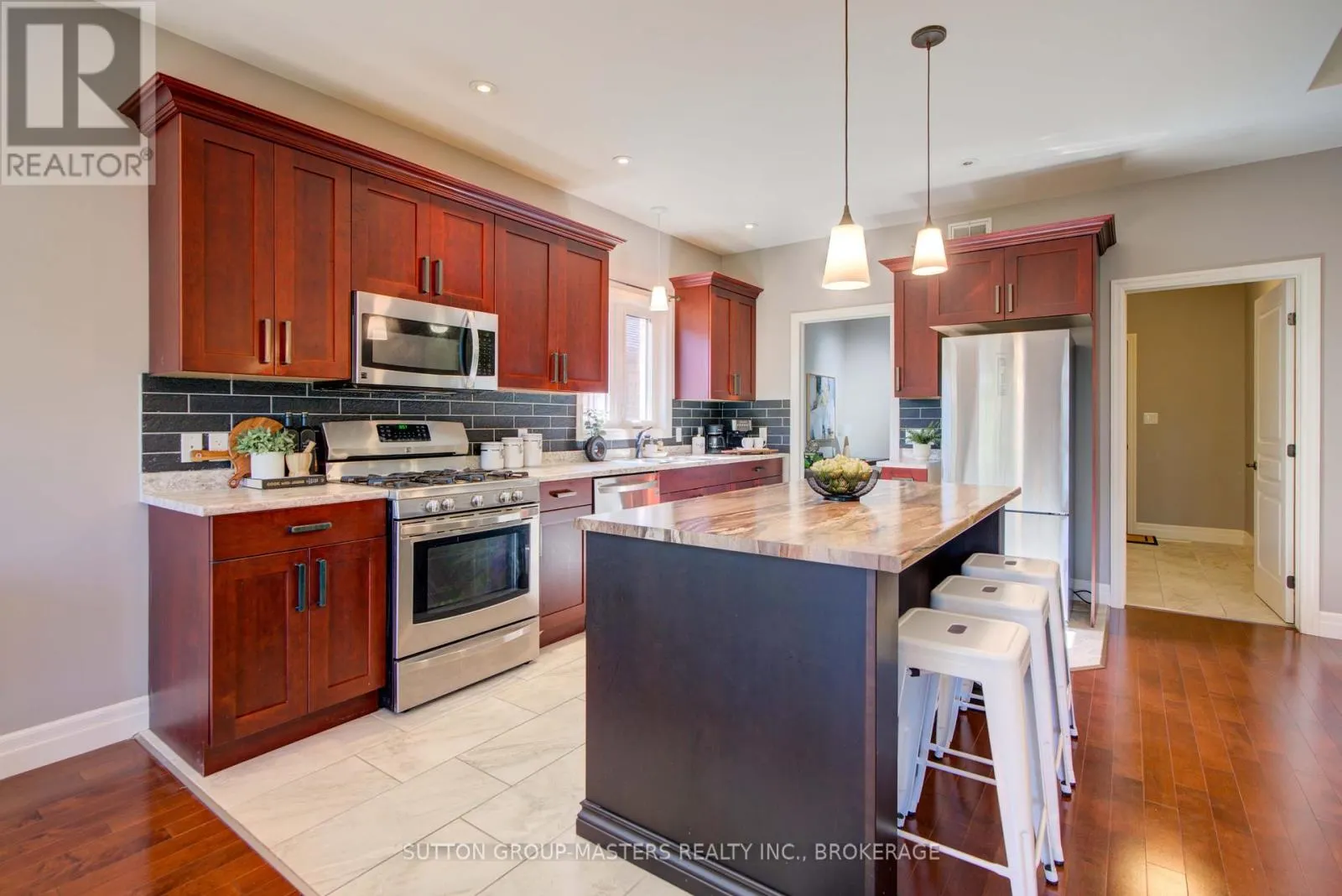 61 HARTWOOD CRESCENT
