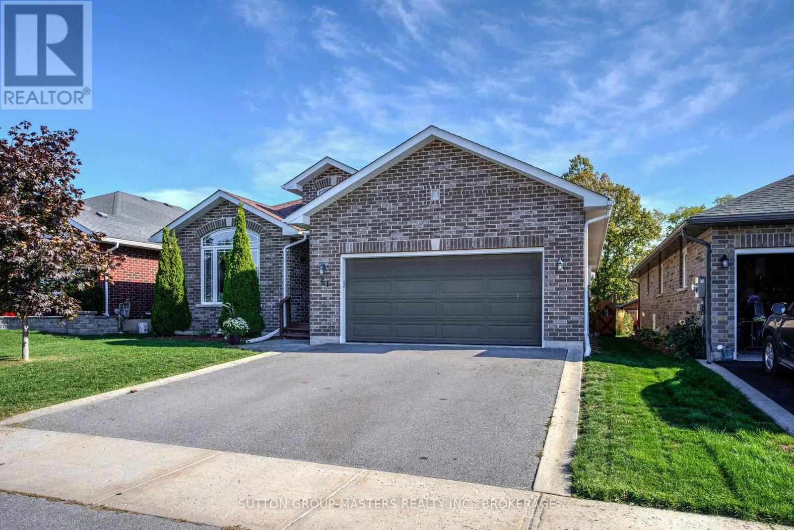 61 HARTWOOD CRESCENT