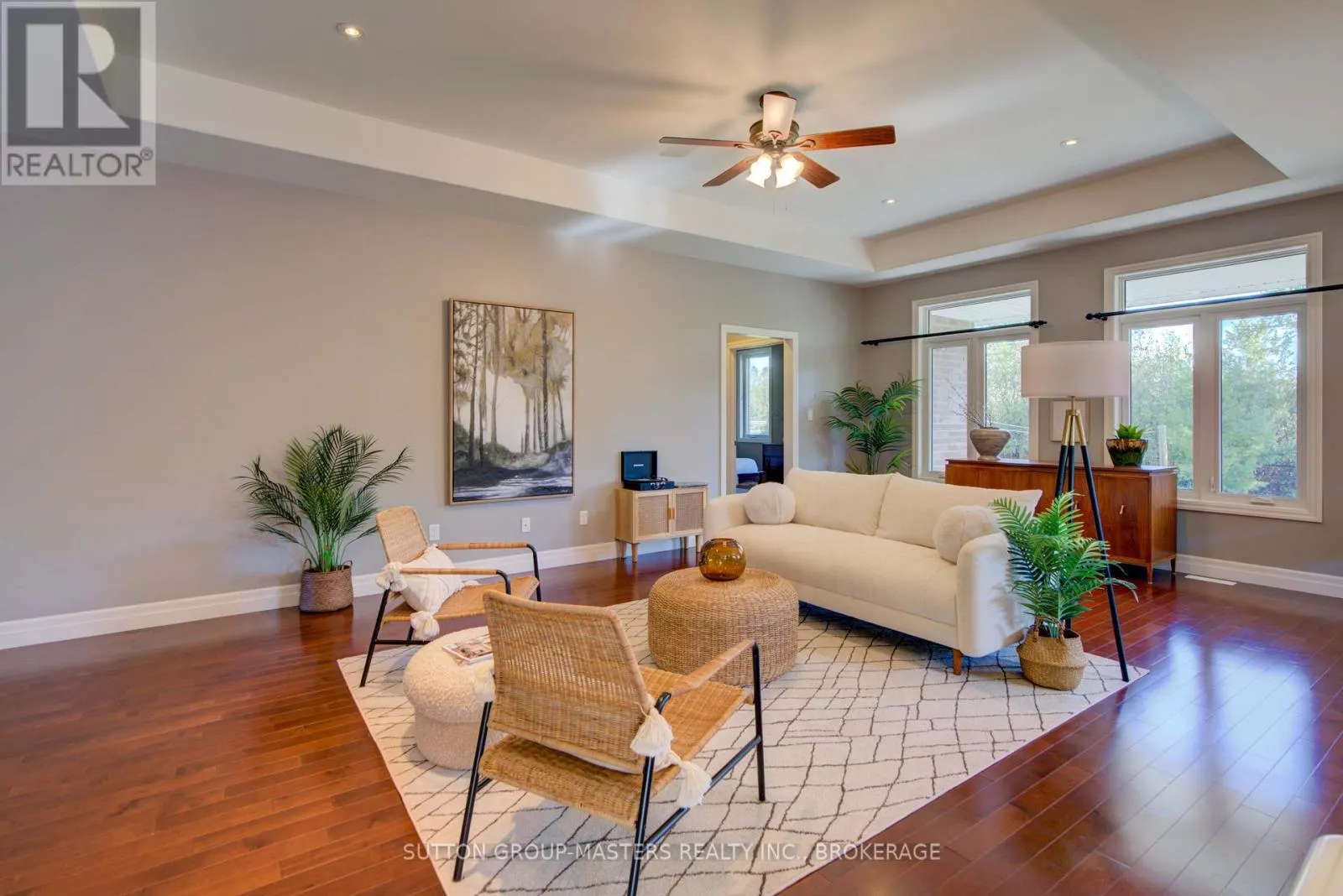 61 HARTWOOD CRESCENT