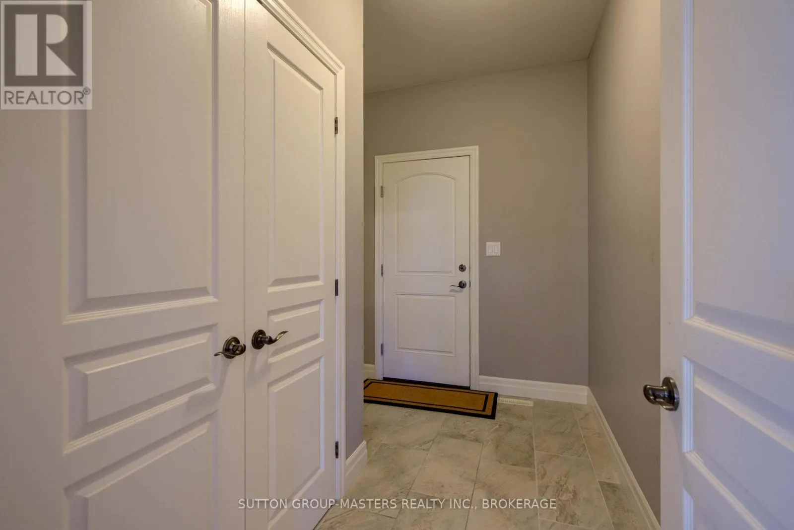 61 HARTWOOD CRESCENT