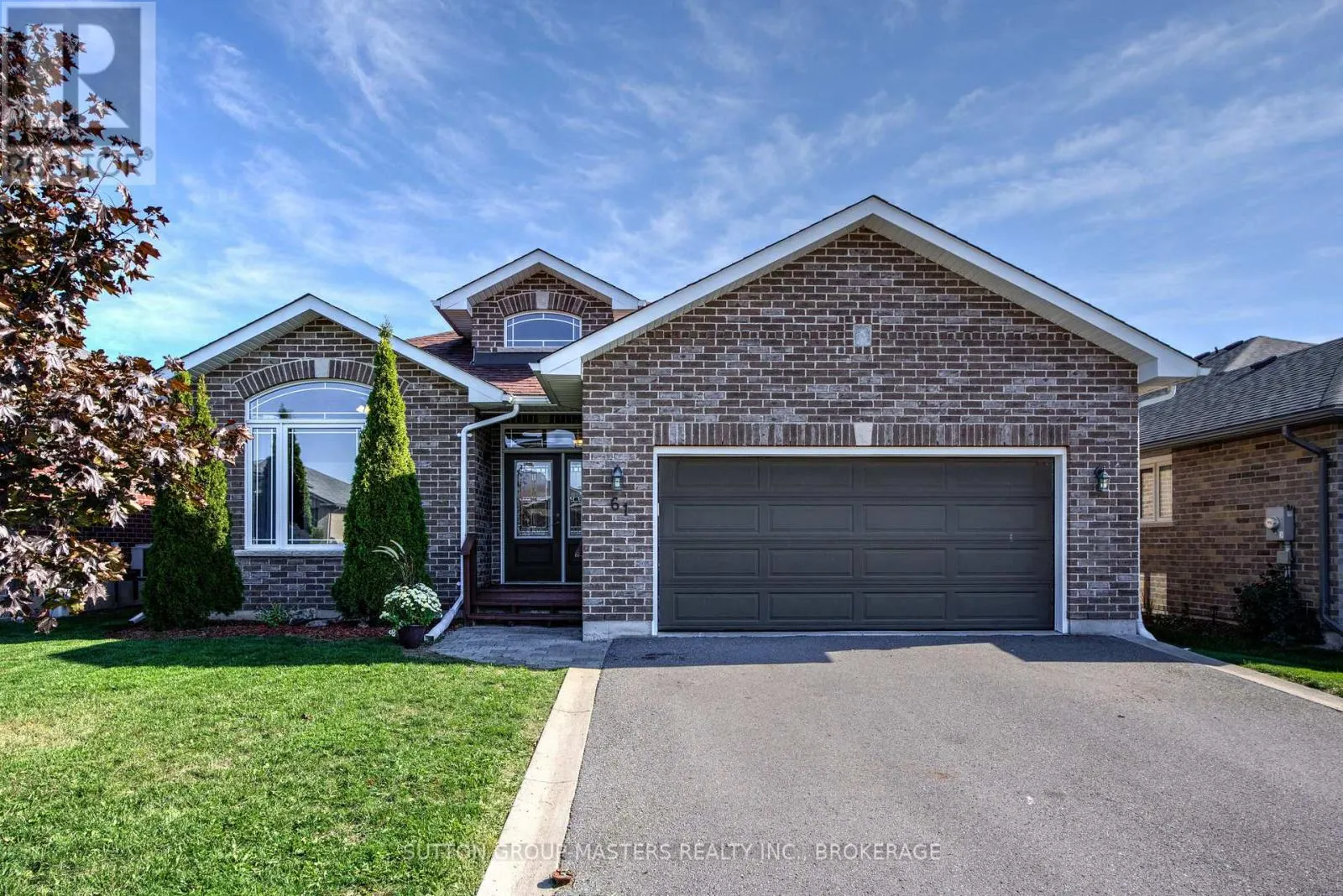 61 HARTWOOD CRESCENT