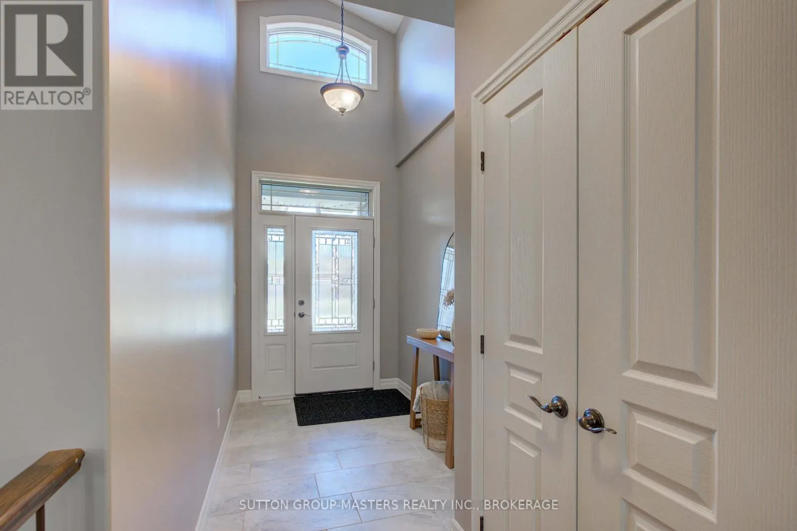 61 HARTWOOD CRESCENT