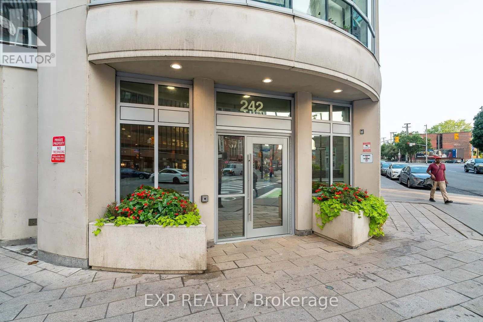 2606 - 242 RIDEAU STREET
