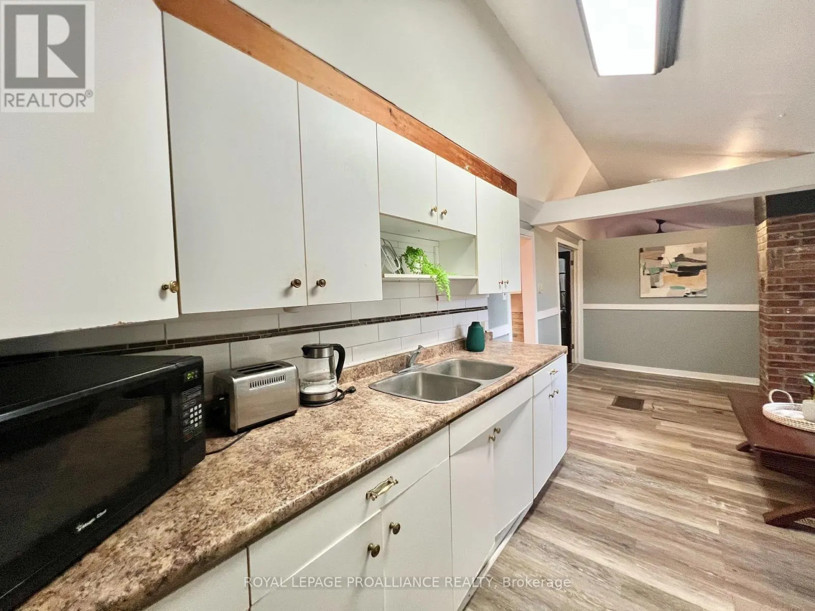 2112 HAMILTON ROAD