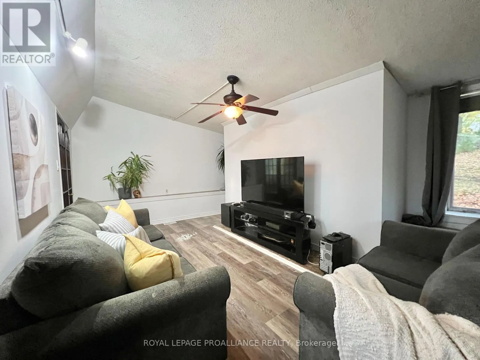 2112 HAMILTON ROAD