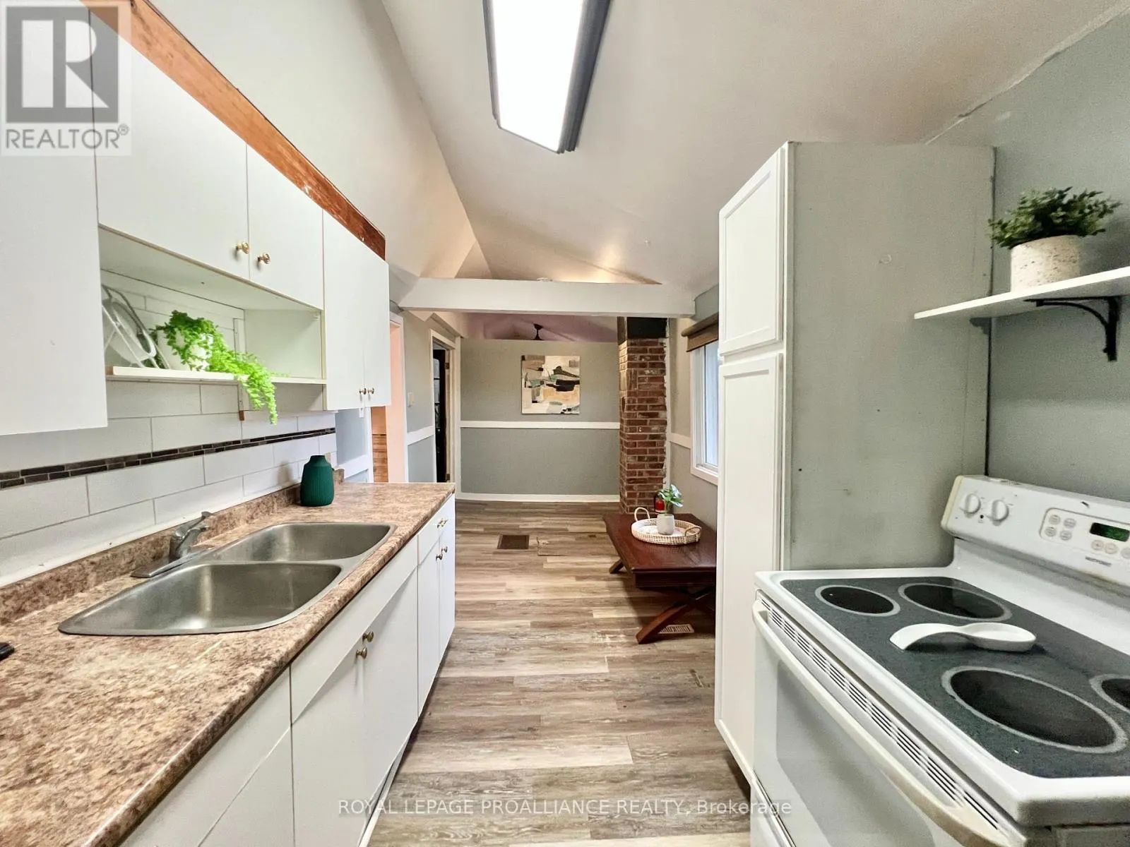2112 HAMILTON ROAD