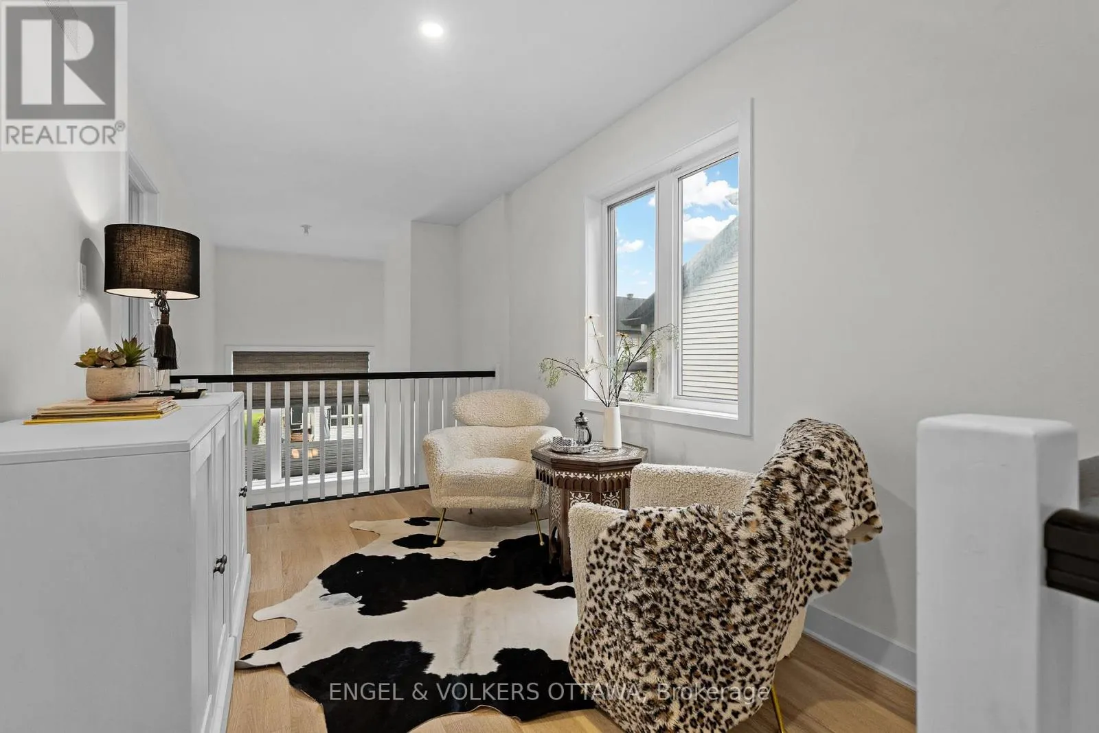 196 HAWKESWOOD DRIVE