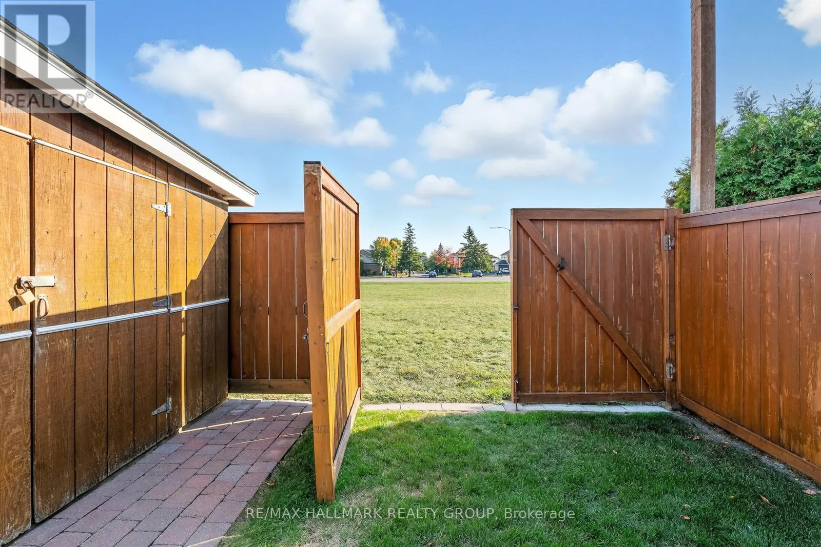 1816 APPLEGROVE COURT