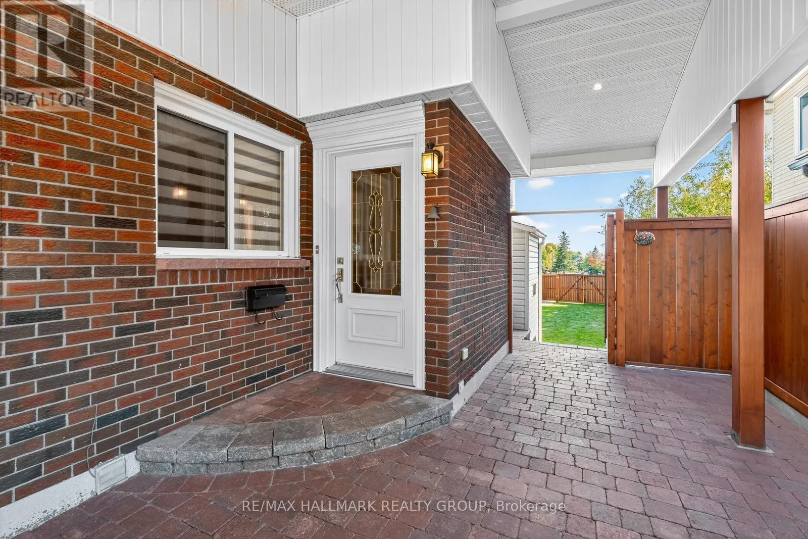 1816 APPLEGROVE COURT