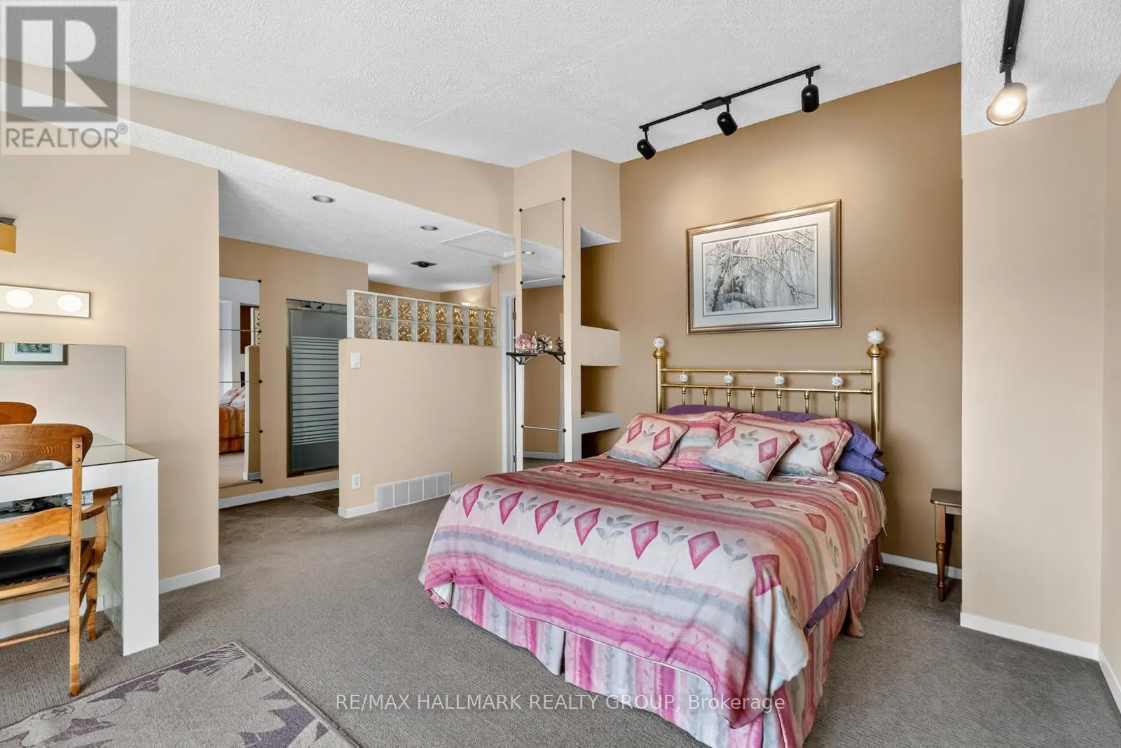 1816 APPLEGROVE COURT