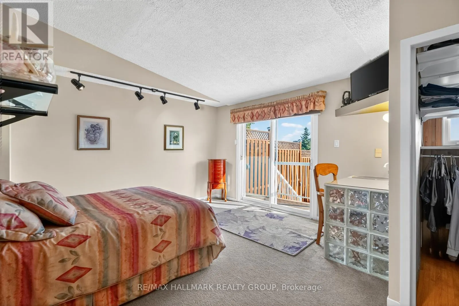 1816 APPLEGROVE COURT