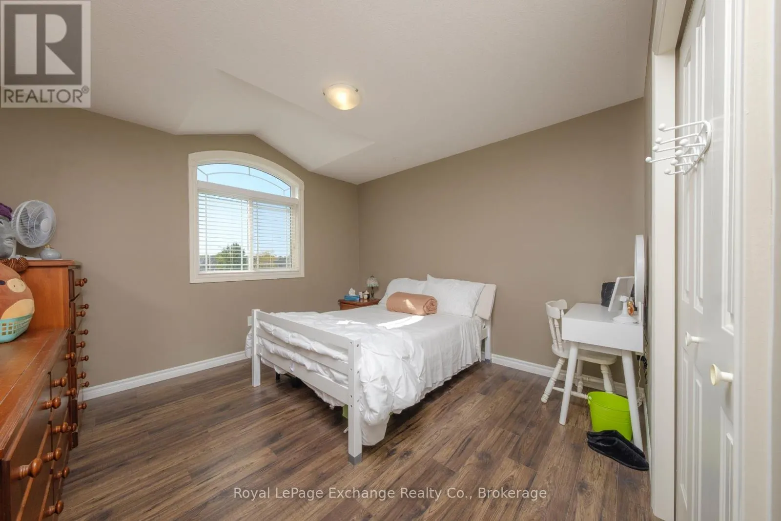 54 LAKEFIELD DRIVE