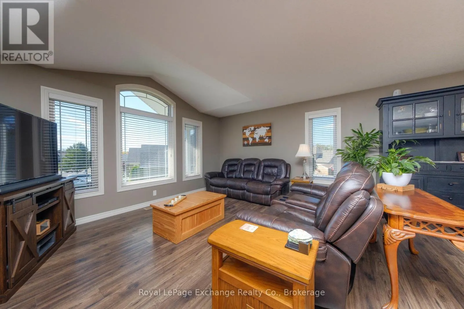 54 LAKEFIELD DRIVE