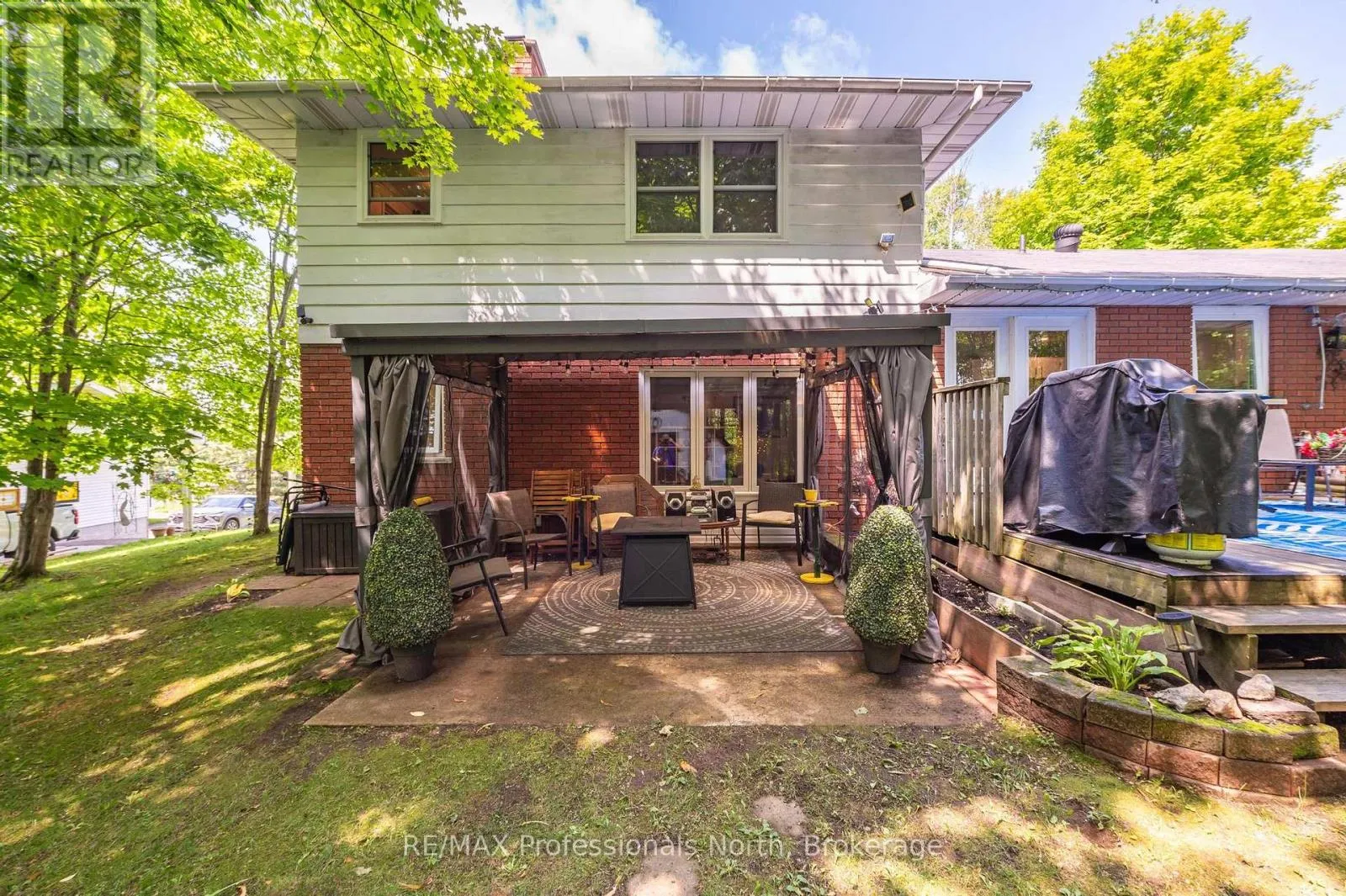 3 OAK STREET