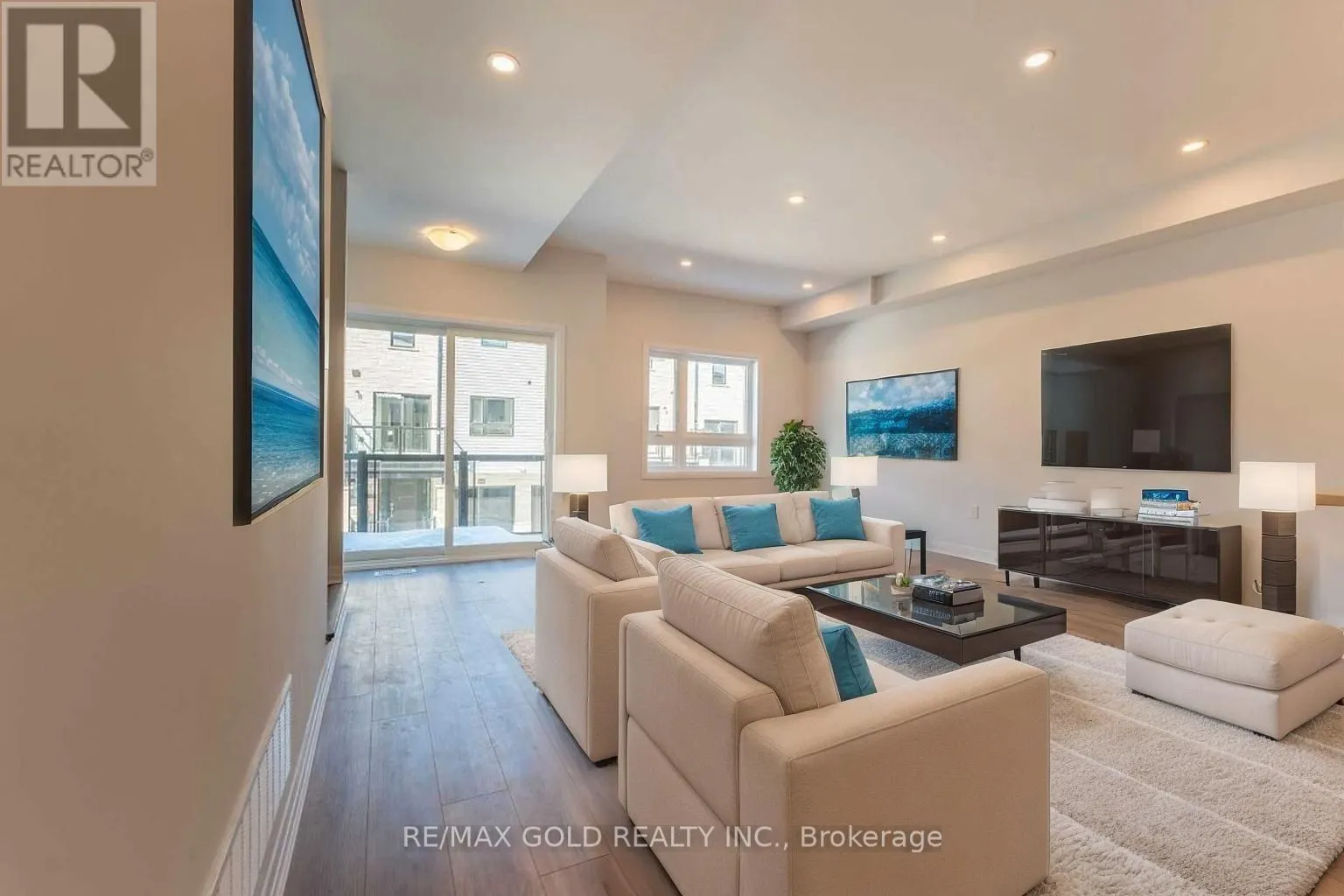 #58 - 51 SPARROW AVENUE