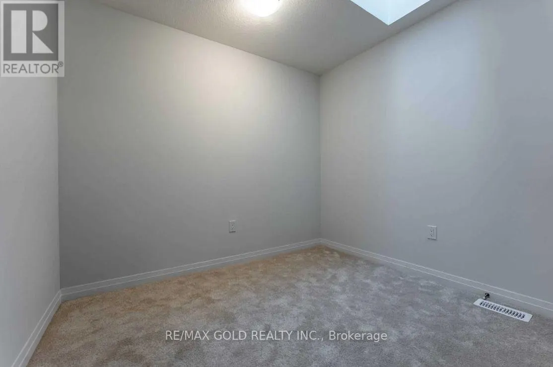 #58 - 51 SPARROW AVENUE