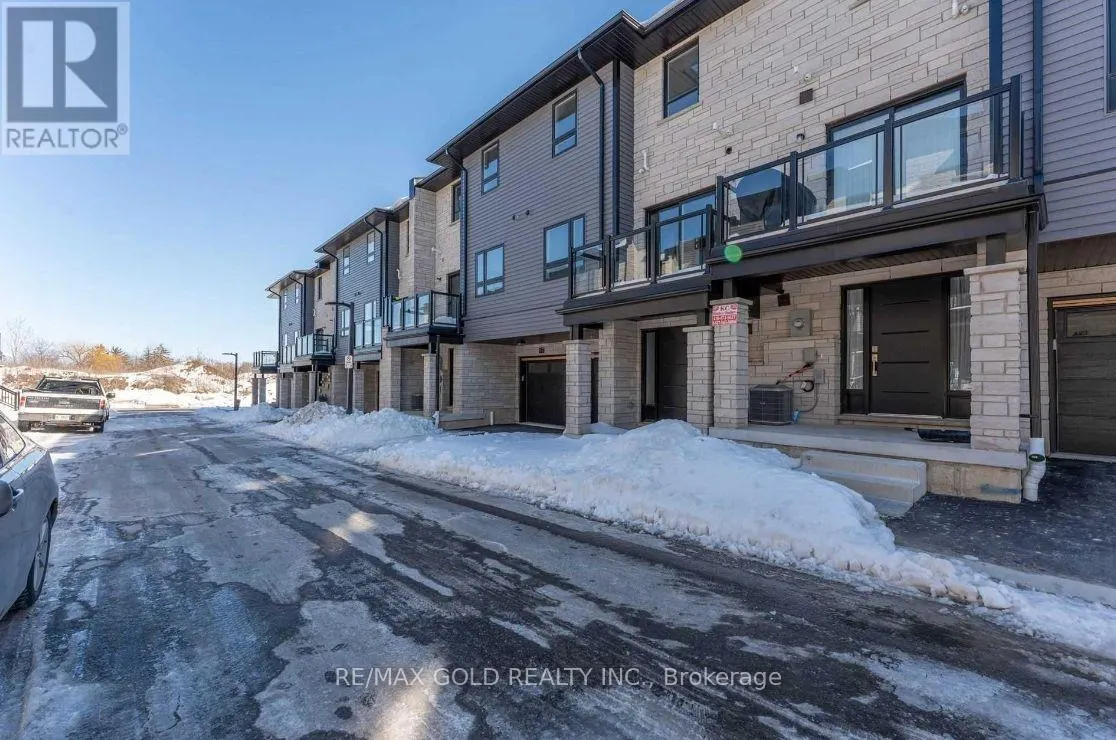 #58 - 51 SPARROW AVENUE