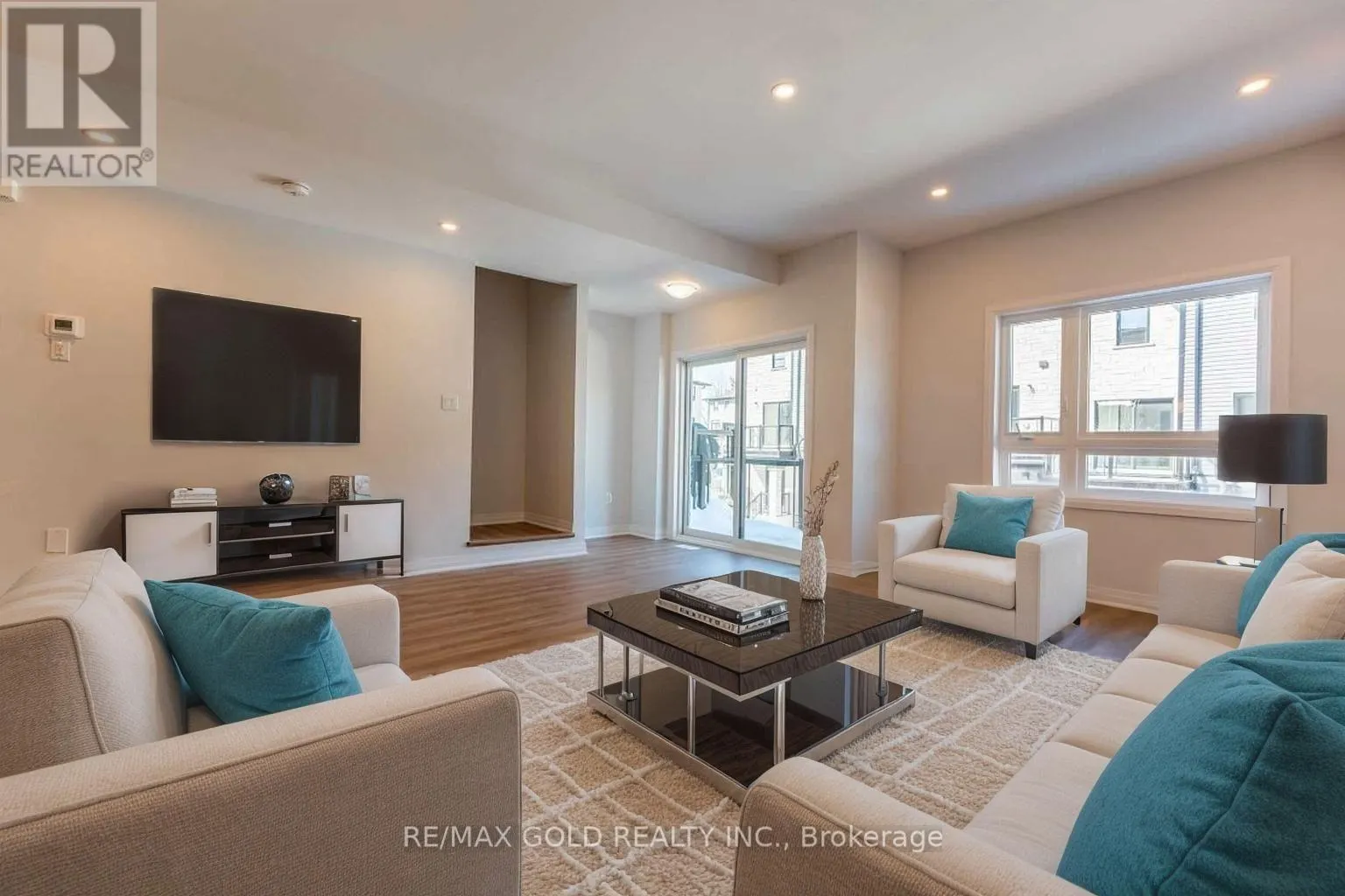 #58 - 51 SPARROW AVENUE