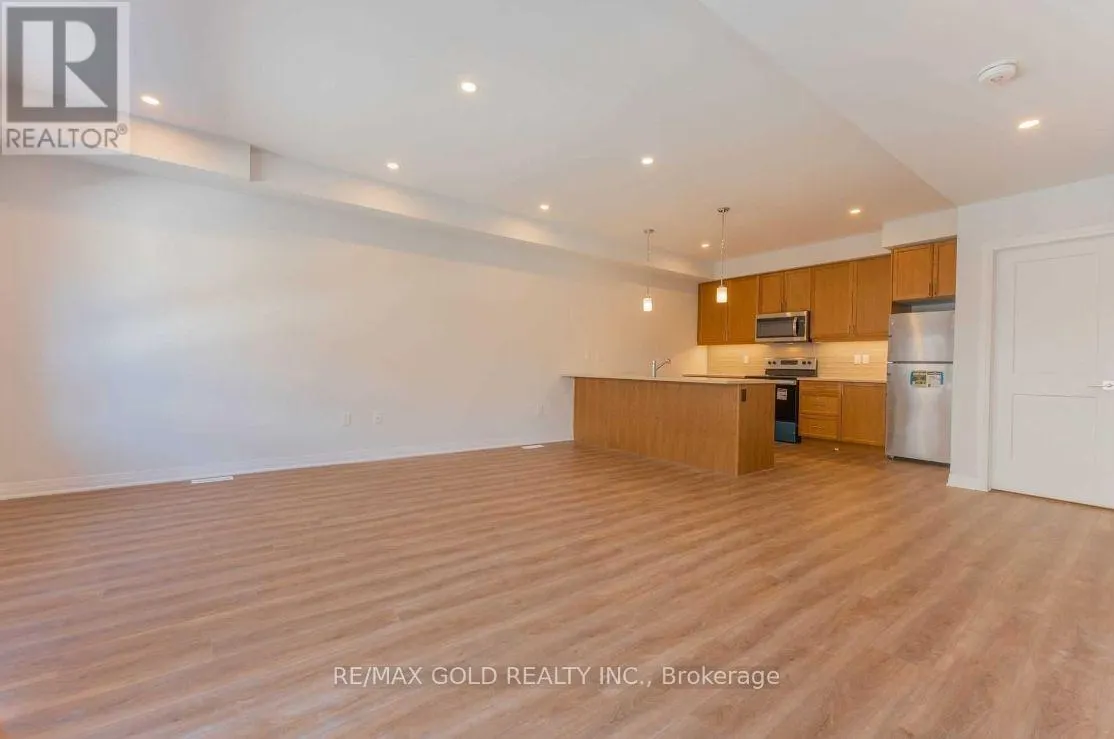 #58 - 51 SPARROW AVENUE