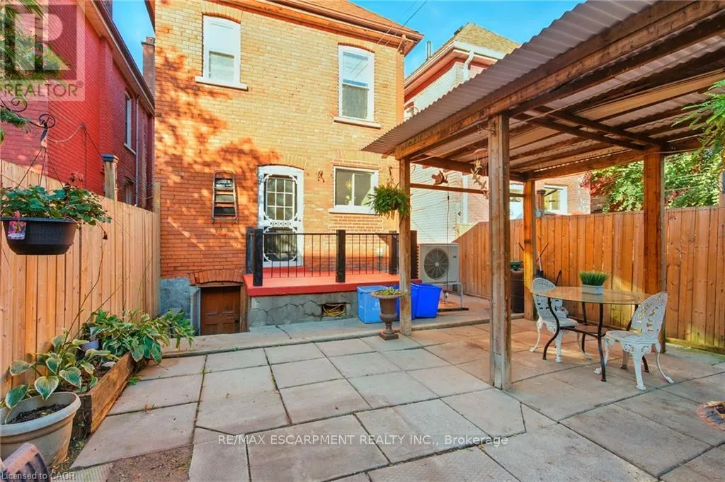 44 HOLTON AVENUE N