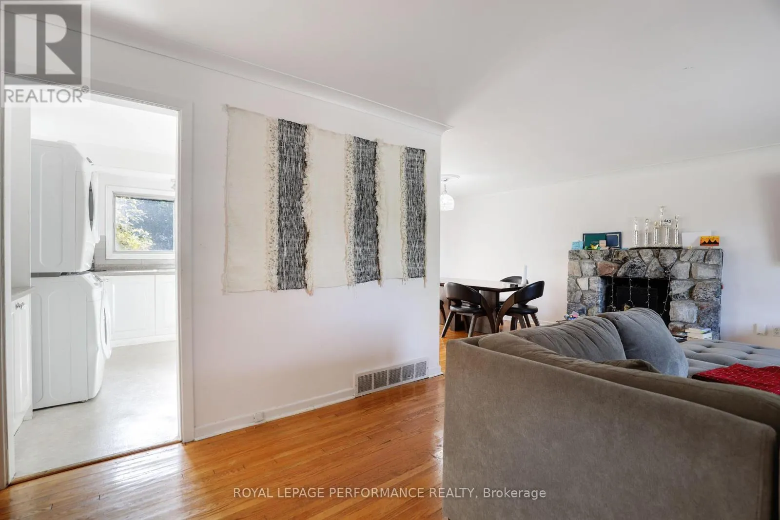 142 MEADOWLANDS DRIVE W