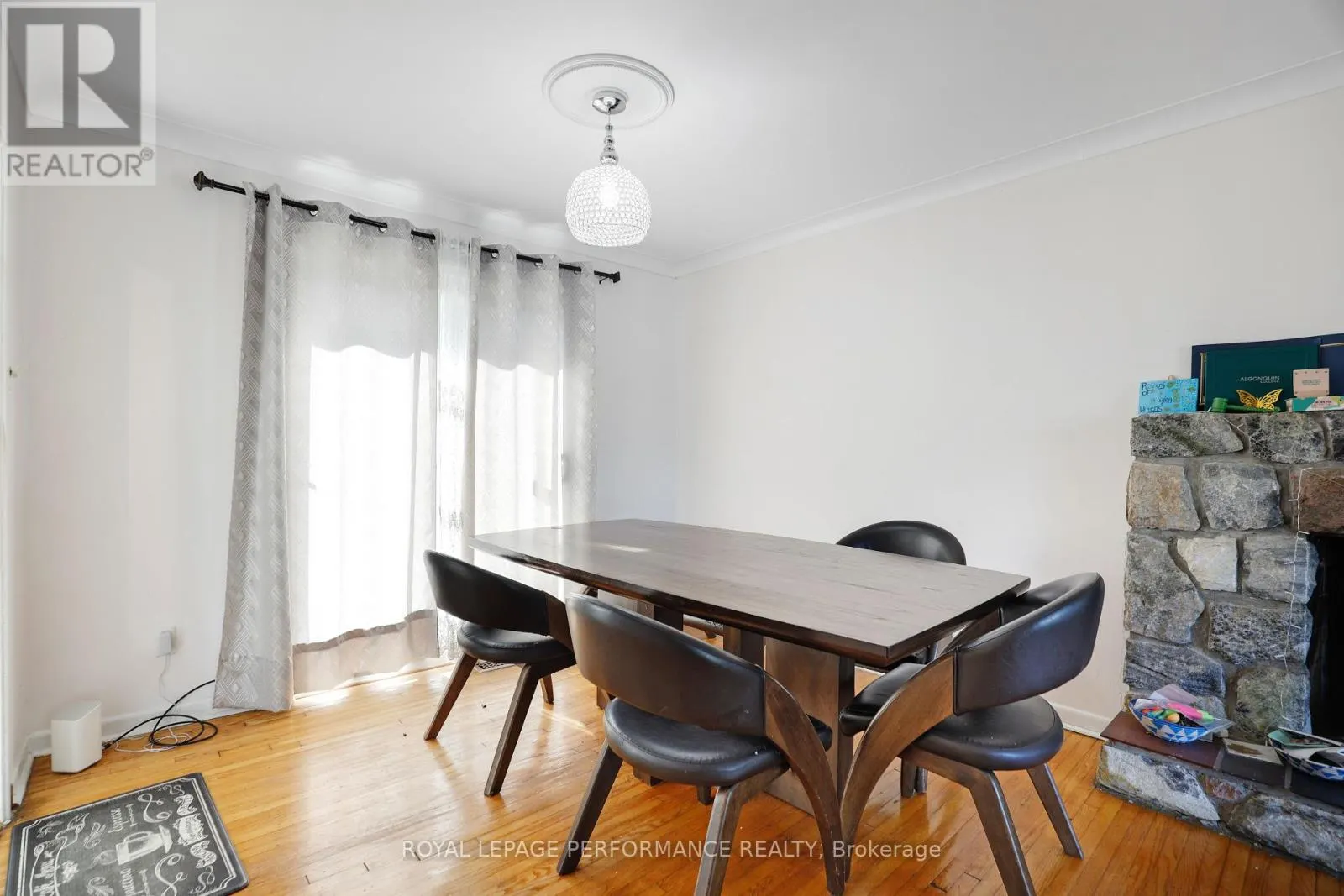 142 MEADOWLANDS DRIVE W