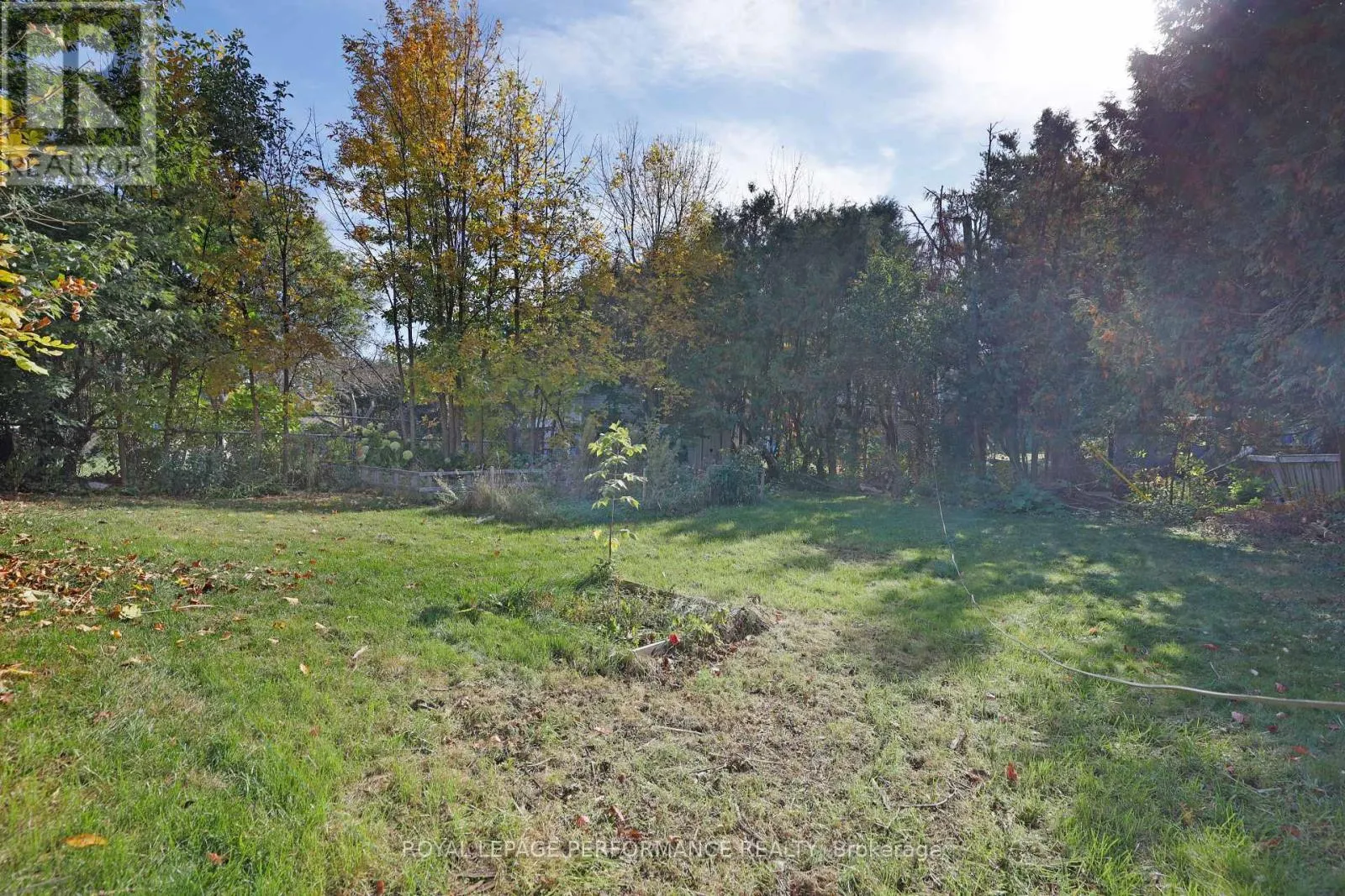 142 MEADOWLANDS DRIVE W