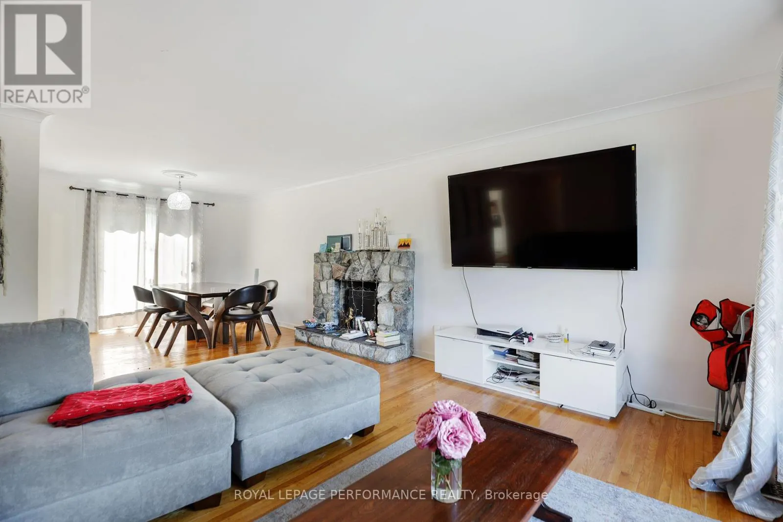 142 MEADOWLANDS DRIVE W