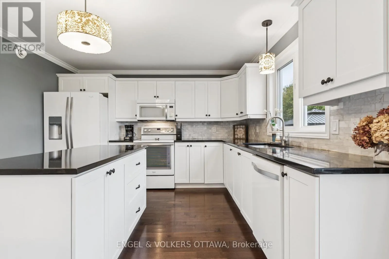 161 DES PINS STREET
